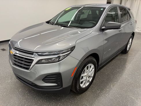 Used 2023 Chevrolet Equinox LS w/ LS Convenience Package image 4