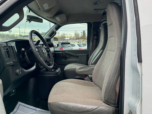 Used 2017 Chevrolet Express 2500 image 19