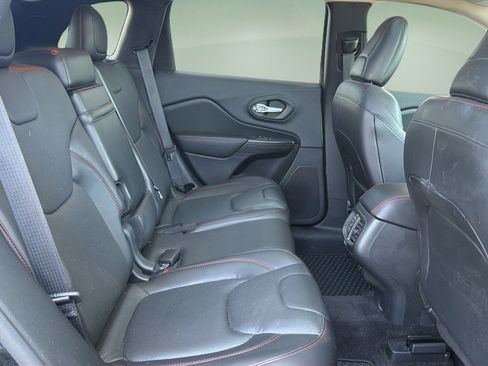 Used 2016 Jeep Cherokee Trailhawk w/ Comfort/Convenience Group AWD/4WD image 14