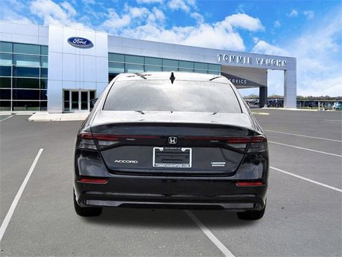 Used 2025 Honda Accord Touring image 3