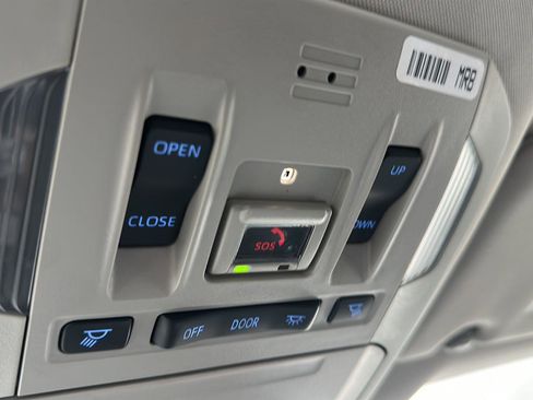 Used 2022 Toyota Highlander XLE image 9