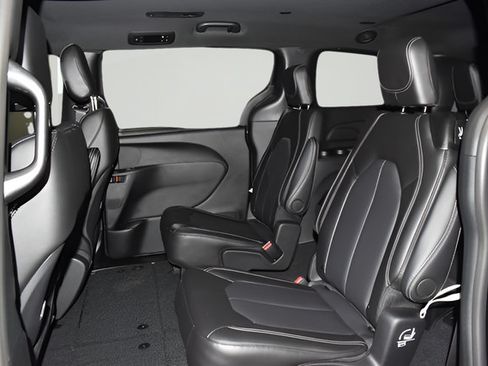 New 2026 Chrysler Pacifica Select AWD/4WD image 27