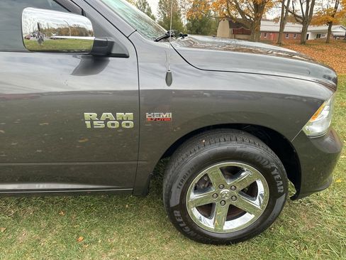 Used 2015 RAM 1500 Express image 11