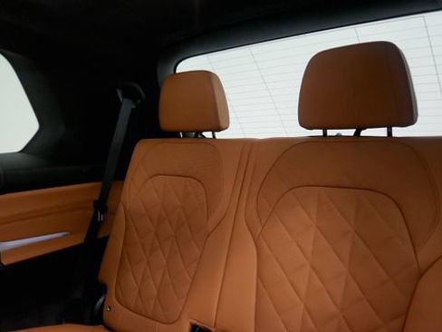 Used 2024 BMW X7 xDrive40i w/ M Sport Package AWD/4WD image 48
