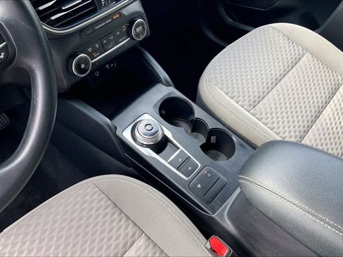 Used 2020 Ford Escape SE image 17
