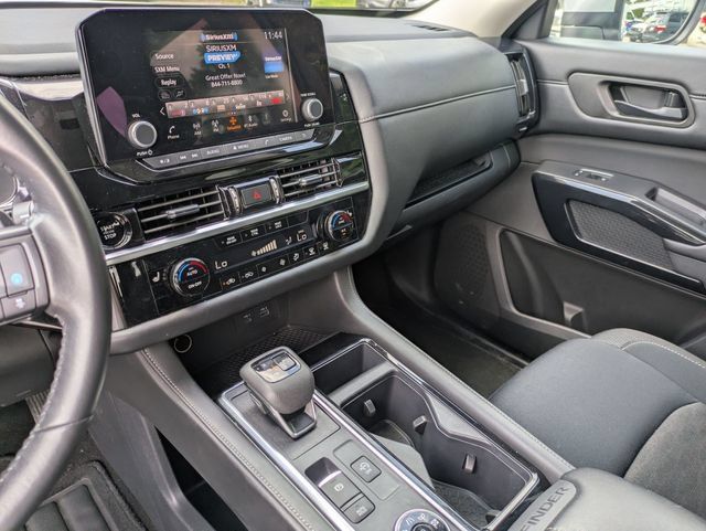 Used 2025 Nissan Pathfinder SV AWD/4WD image 22