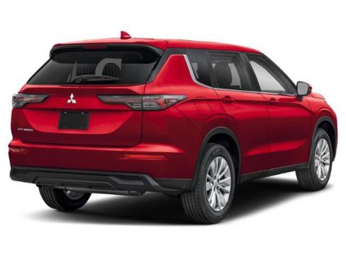 Used 2025 Mitsubishi Outlander ES FWD image 2
