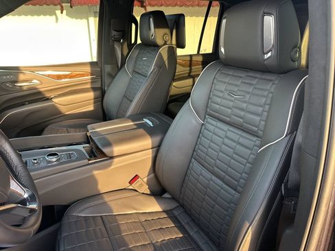 Certified 2024 Cadillac Escalade ESV Sport Platinum w/ LPO, ONYX Package AWD/4WD image 9