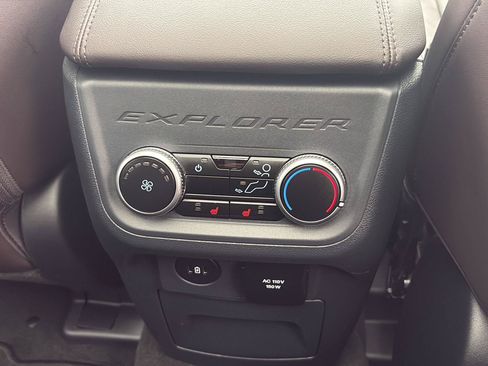 Used 2025 Ford Explorer Platinum w/ Ultimate Package AWD/4WD image 18