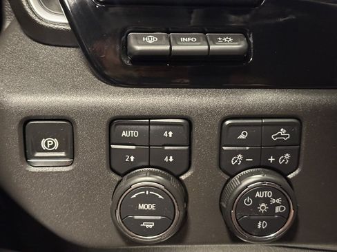 Used 2025 Chevrolet Silverado 1500 High Country w/ Technology Package AWD/4WD image 29
