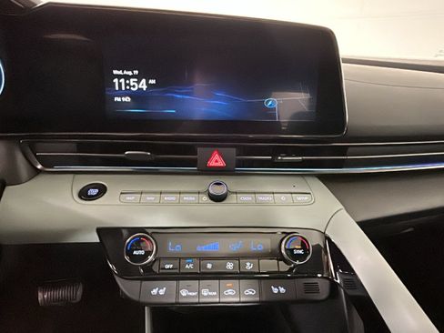 Certified 2025 Hyundai Elantra Limited FWD image 25