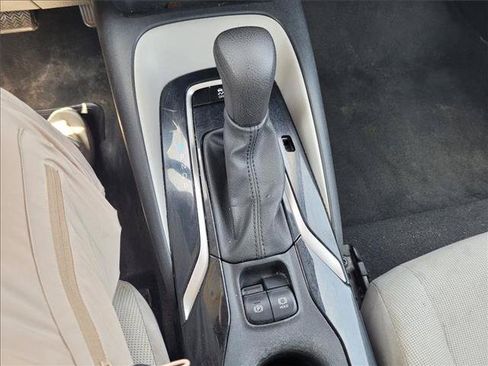 Used 2021 Toyota Corolla LE FWD image 16