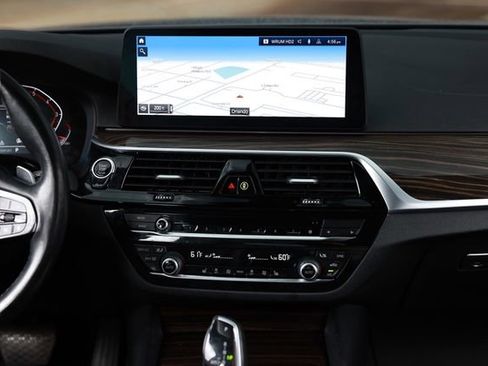 Used 2021 BMW 530i w/ Convenience Package image 39