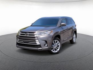 Used 2017 Toyota Highlander XLE AWD/4WD video 1