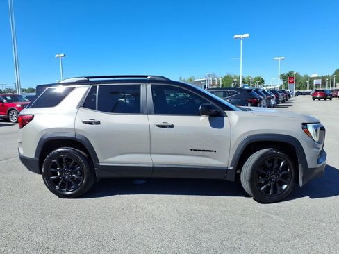 Used 2025 GMC Terrain Elevation w/ Elevation Premium Package AWD/4WD image 2