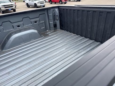 Used 2023 Chevrolet Silverado 1500 LT w/ Leather Package AWD/4WD image 5