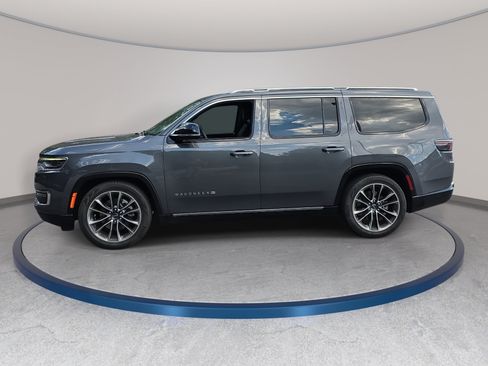 Used 2024 Jeep Wagoneer Series III w/ Premium Group I AWD/4WD image 3