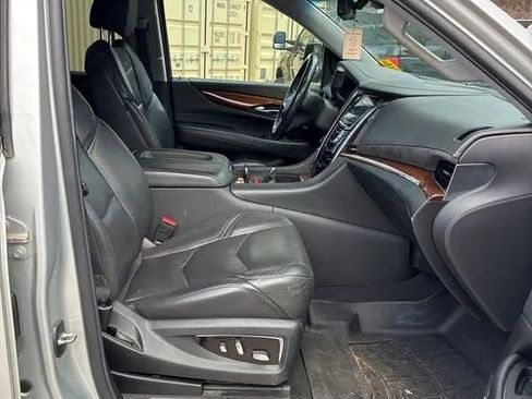 Used 2020 Cadillac Escalade ESV Luxury image 22