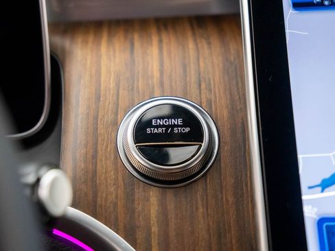 Used 2025 Mercedes-Benz GLC 350e 4MATIC image 21