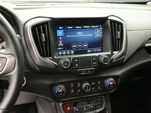 Used 2024 GMC Terrain AT4 AWD/4WD image 9