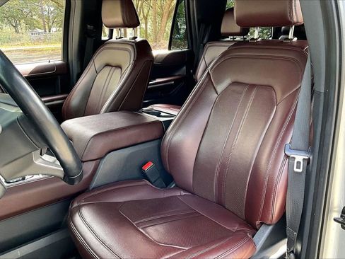 Used 2023 Ford Expedition Limited image 18