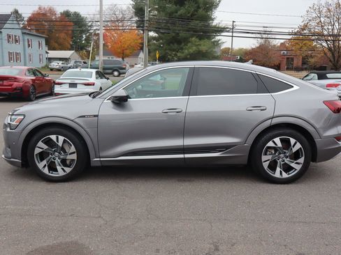 Used 2020 Audi e-tron Premium Plus image 8