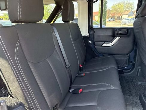 Used 2017 Jeep Wrangler Unlimited Sahara w/ Connectivity Group image 21