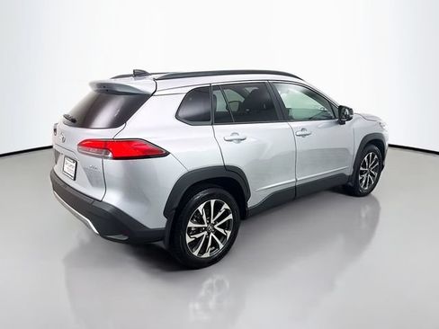 Used 2025 Toyota Corolla Cross XLE w/ Convenience Package FWD image 7