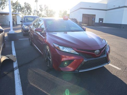 Used 2018 Toyota Camry XSE image 3