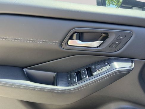 Certified 2025 Nissan Rogue SL w/ SL Premium Package AWD/4WD image 19
