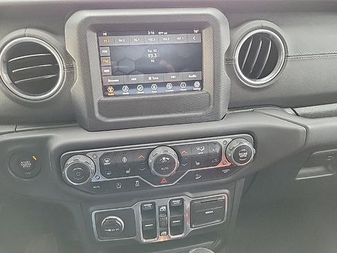 Used 2018 Jeep Wrangler Unlimited Sahara w/ Cold Weather Group image 11