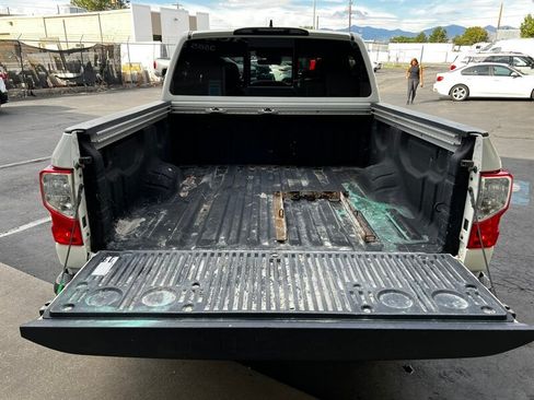 Used 2023 Nissan Titan SV w/ SV Convenience Package AWD/4WD image 8