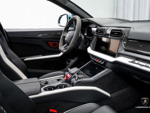 Used 2025 Lamborghini Urus SE image 44