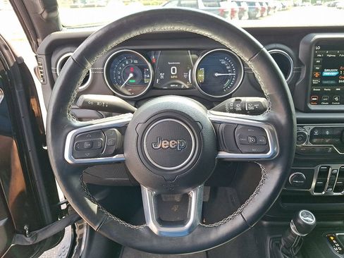 Used 2023 Jeep Wrangler Unlimited Sahara w/ Cold Weather Group AWD/4WD image 20