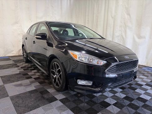 Used 2016 Ford Focus SE w/ SE Sport Package image 3