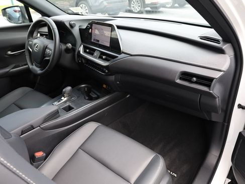 Used 2025 Lexus UX 300h FWD image 18