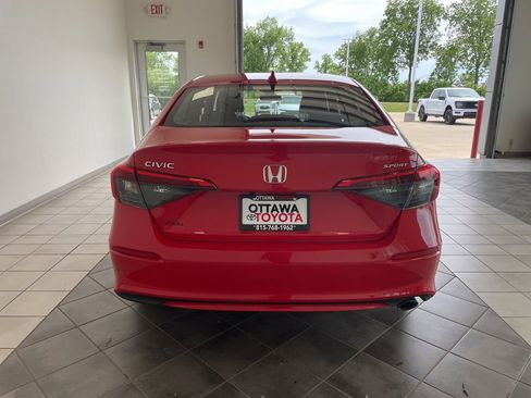 Used 2023 Honda Civic Sport image 6
