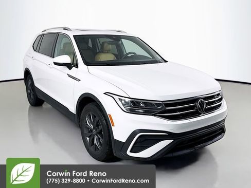 Used 2024 Volkswagen Tiguan SE image 1