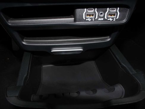 New 2025 Chrysler Pacifica Select AWD/4WD image 38