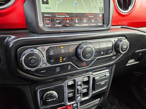 Used 2020 Jeep Gladiator Rubicon image 12