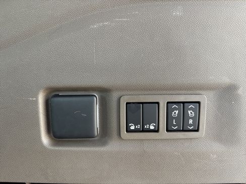 Used 2021 GMC Yukon XL Denali w/ Denali Premium Package image 40