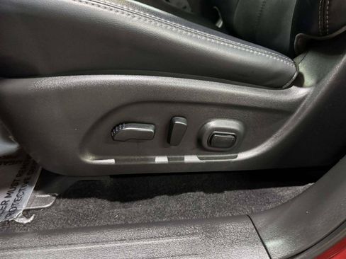 Used 2019 Nissan Pathfinder SL FWD image 20
