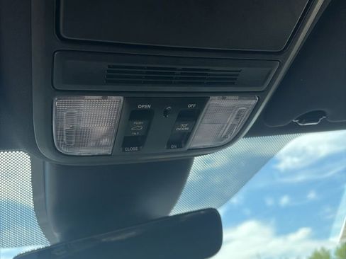 Used 2024 Honda Odyssey Sport image 23