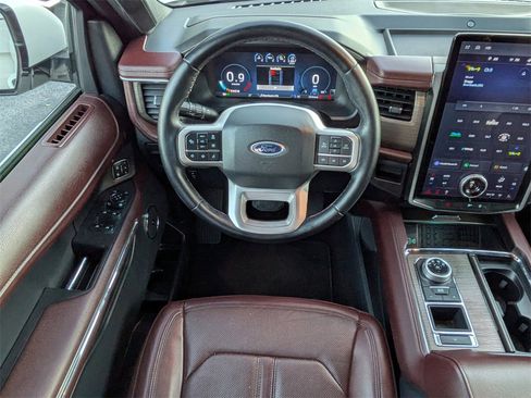 Used 2022 Ford Expedition Limited image 17
