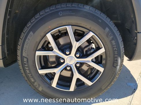 Used 2024 Jeep Grand Cherokee L Limited w/ Luxury Tech Group II image 34