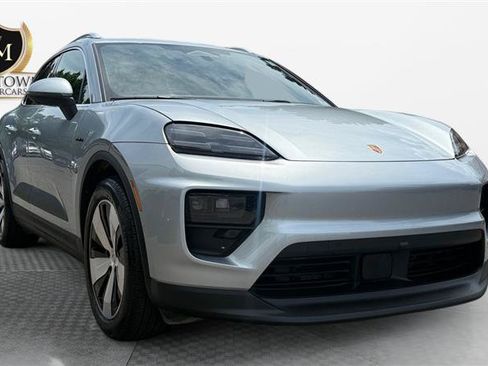 Used 2024 Porsche Macan 4 Electric AWD/4WD image 7