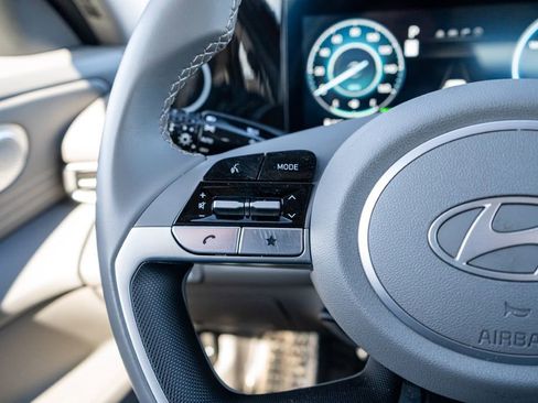 Certified 2025 Hyundai Elantra SEL image 24