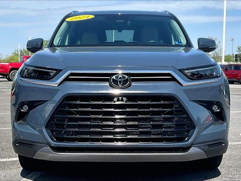 Used 2024 Toyota Grand Highlander AWD image 3