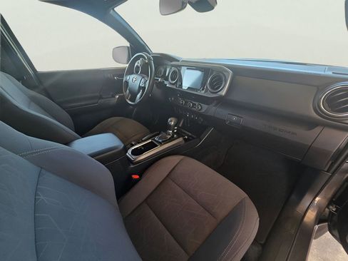 Used 2019 Toyota Tacoma TRD Sport image 53