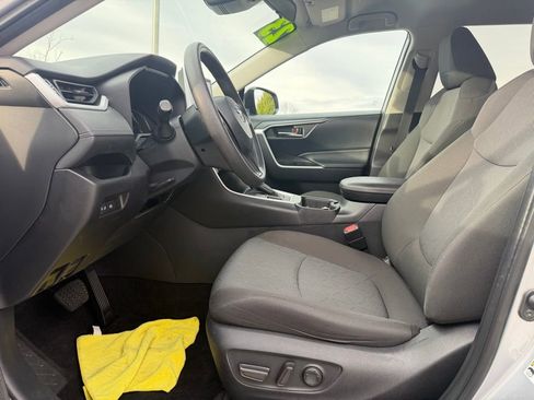 Used 2023 Toyota RAV4 XLE AWD/4WD image 11